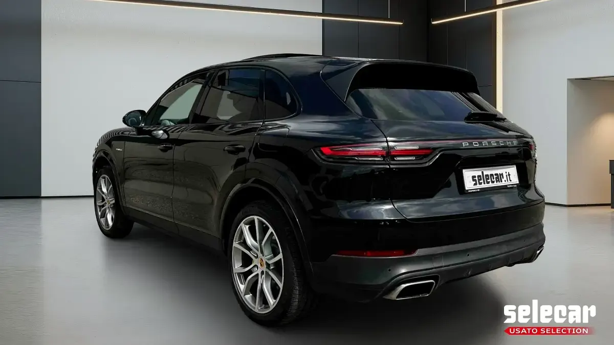 Usata Porsche Cayenne 340 CV (250 kW) 2018 Ri0f blu metallizzato SUV
