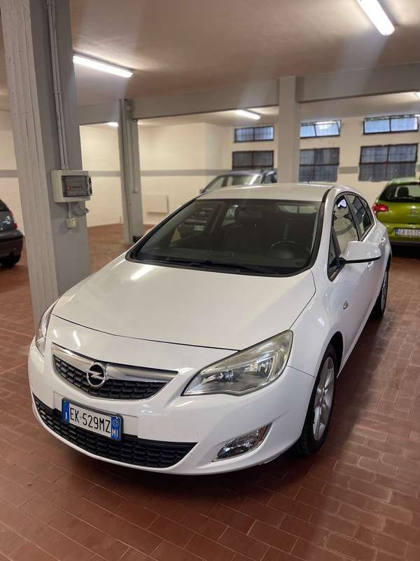 Usato 2012 Opel Astra 1.7 Diesel 110 CV (6.250 €)