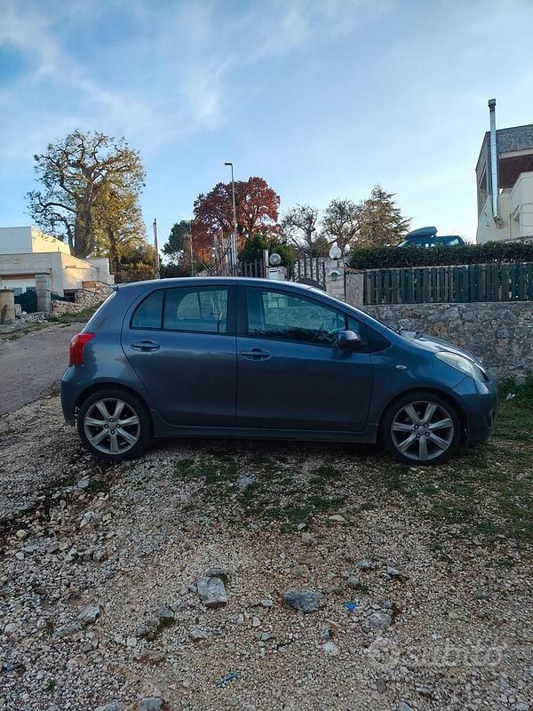 Usata Toyota Yaris 133 CV (97 kW) 2008 Grigio Berlina