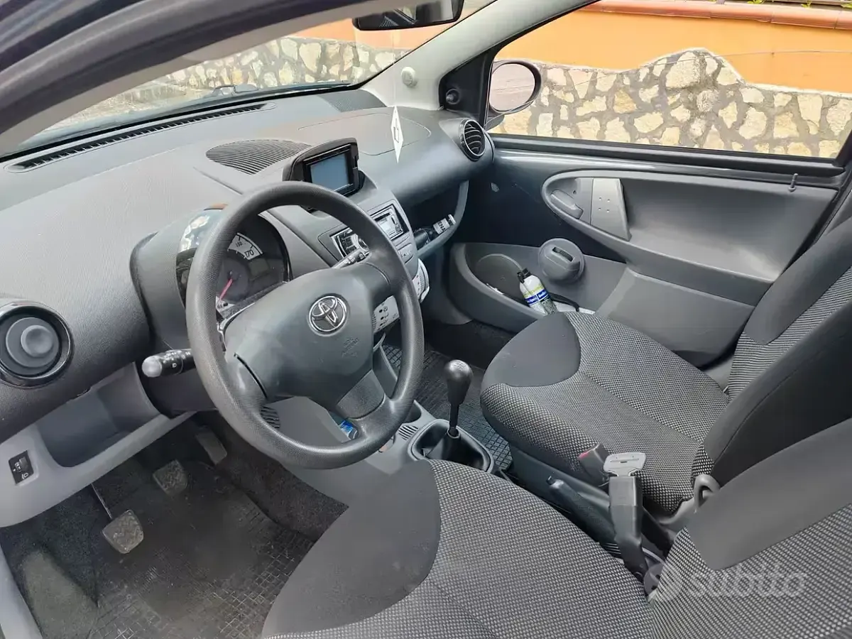 Usata Toyota Aygo 68 CV (50 kW) 2012 Bluazzurro Utilitaria