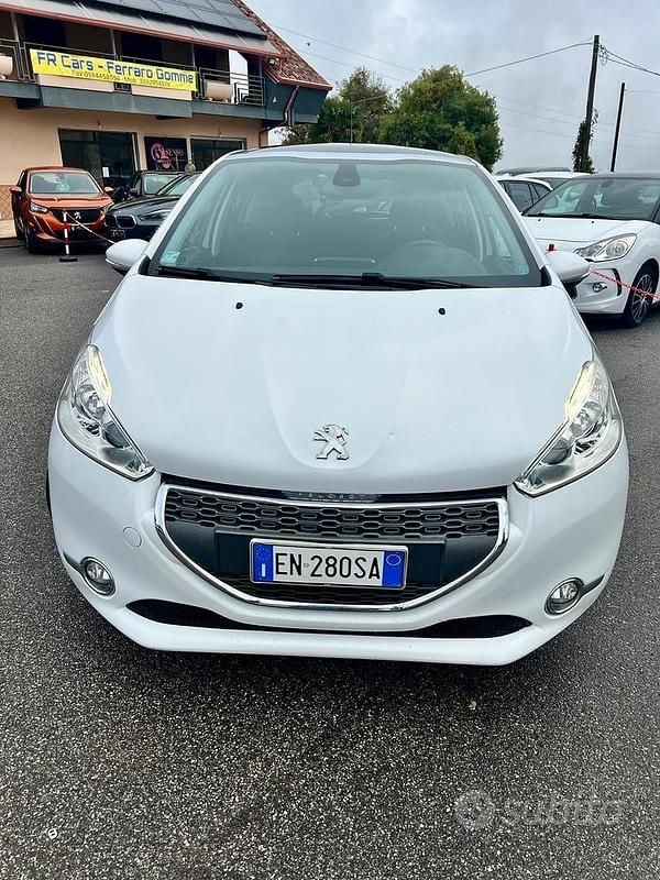 Usata Peugeot 208 92 CV (67 kW) 2013 Bianco Utilitaria