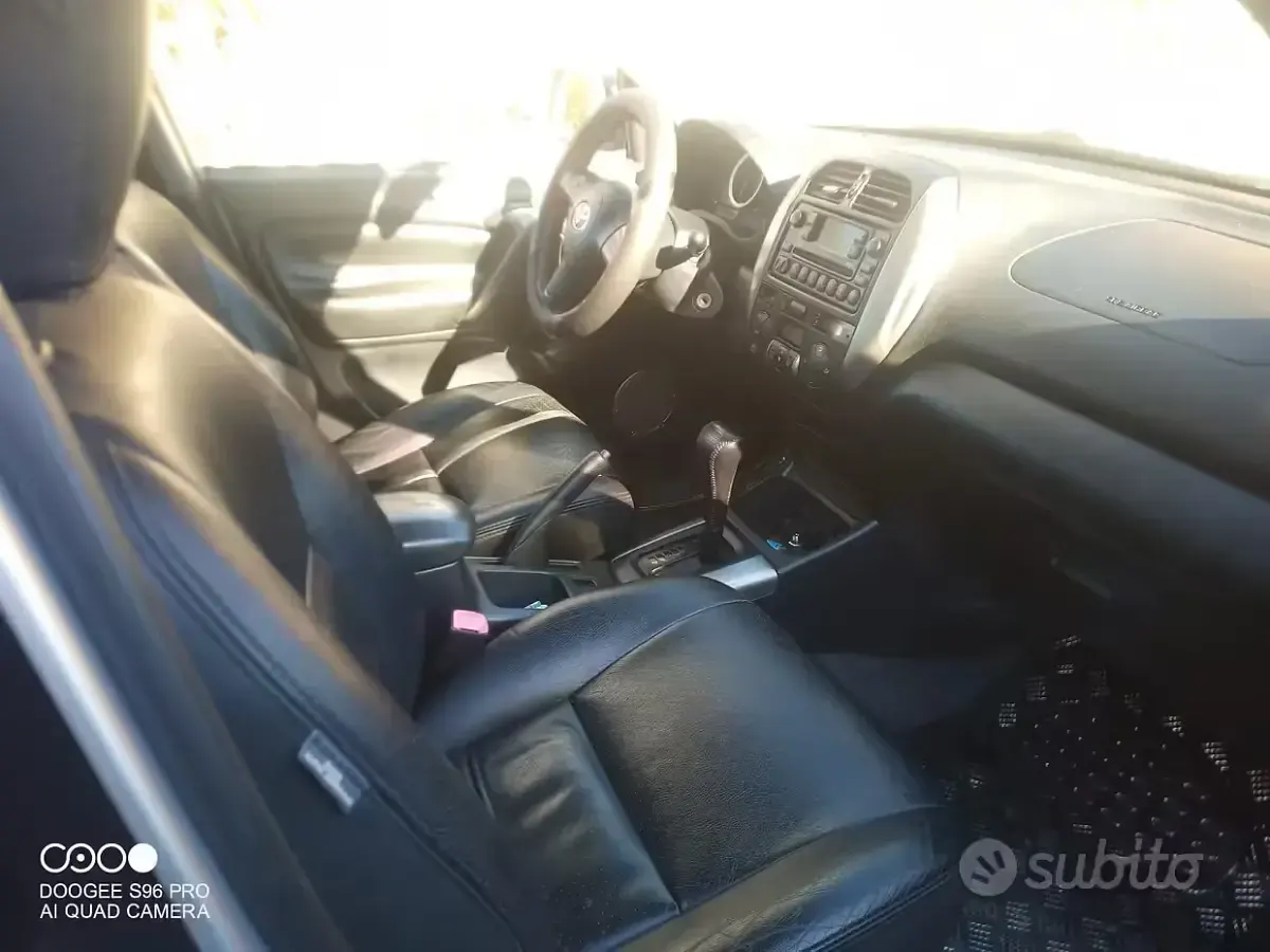 Usata Toyota RAV4 150 CV (110 kW) 2004 Grigio SUV