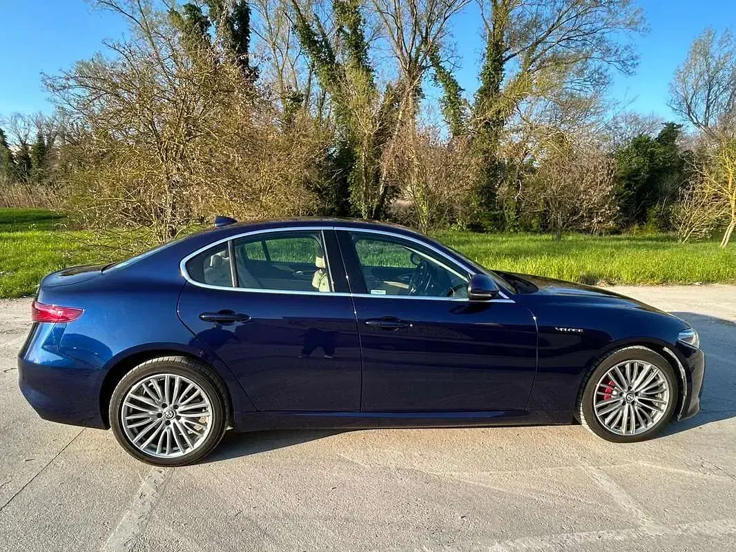Usata Alfa Romeo Giulia Veloce 211 CV (155 kW) 2017 Blu/azzurro Berlina