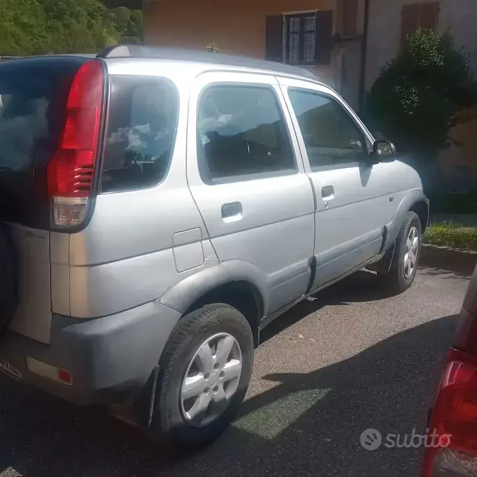 Usata Daihatsu Terios 86 CV (63 kW) 2002 Grigio SUV