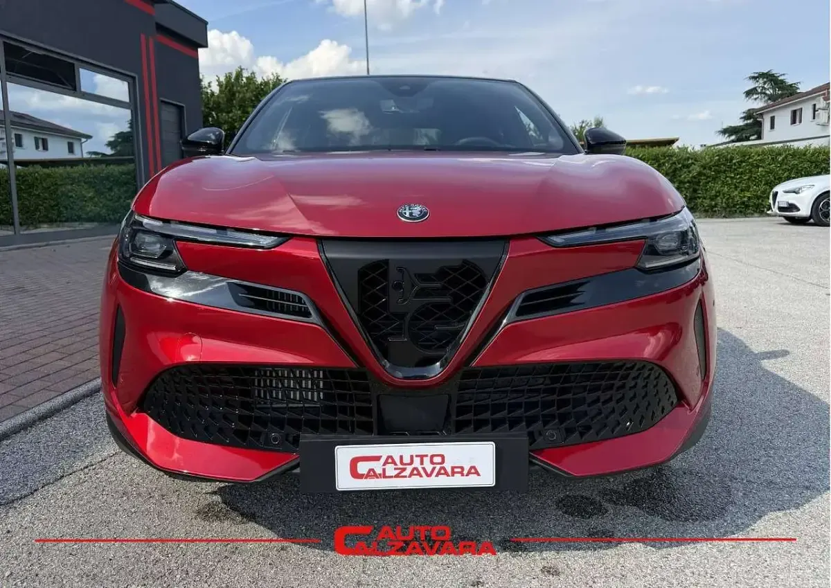Nuova Alfa Romeo GT Junior Edizione Speciale 145 CV (106 kW) 2026 Rosso brera SUV