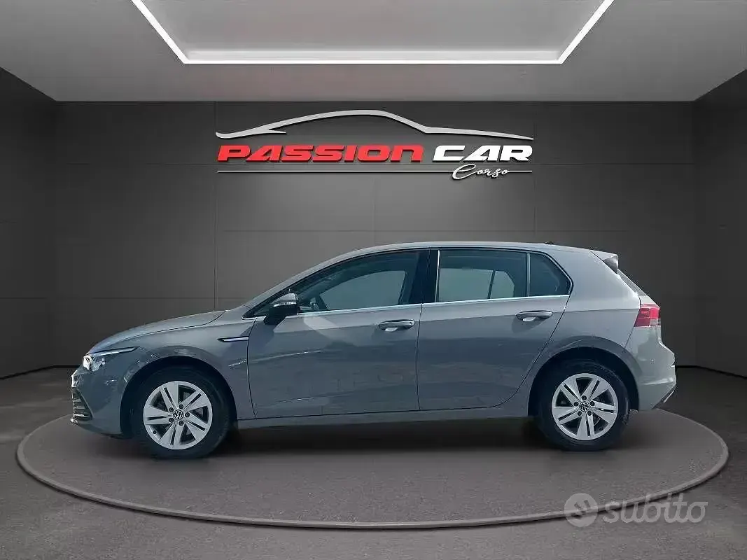 Usata VW Golf VIII Style 116 CV (85 kW) 2022 Moonstone gray Berlina