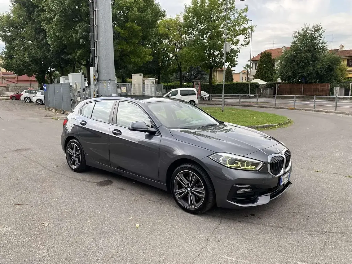 Usata BMW 118 Advantage 140 CV (102 kW) 2020 Grigio Berlina