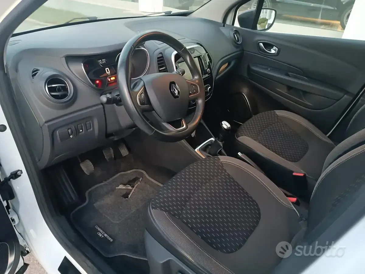 Usata Renault Captur Zen 90 CV (66 kW) 2017 Bianco SUV