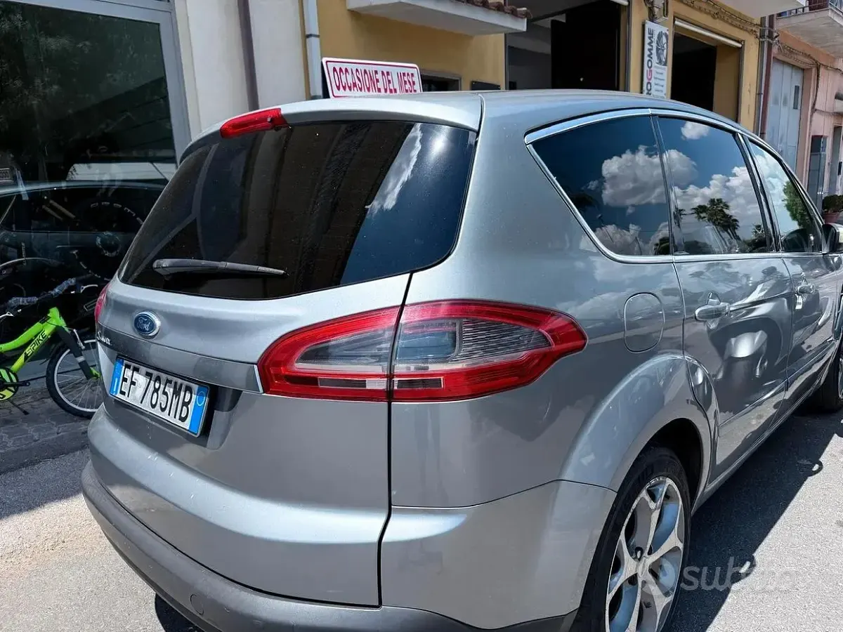 Usata Ford S-MAX Titanium 140 CV (102 kW) 2010 Grigio Monovolume
