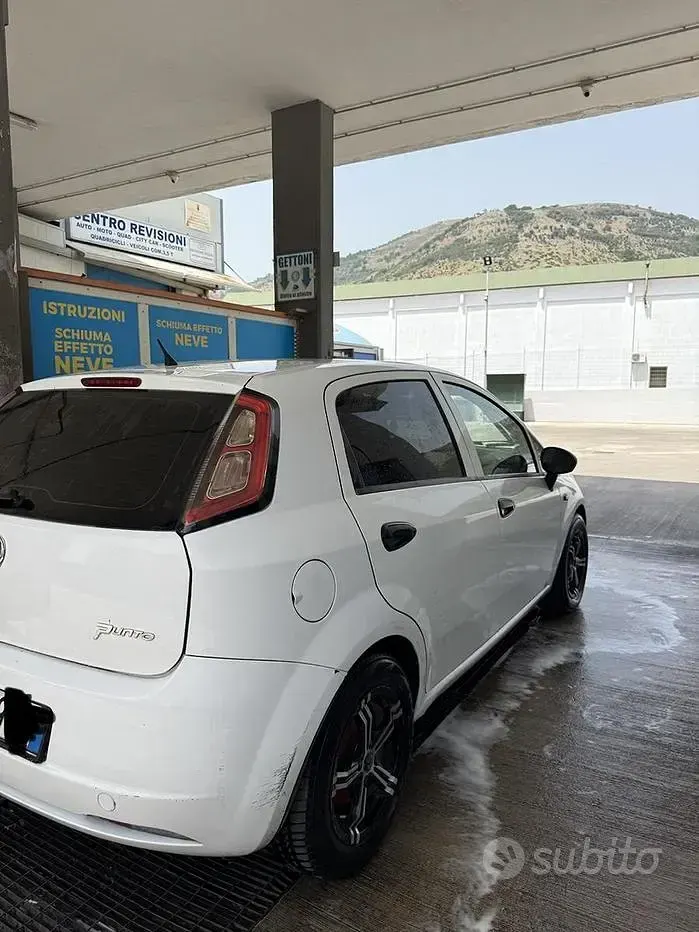 Usata Fiat Grande Punto 75 CV (55 kW) 2009 Bianco Utilitaria