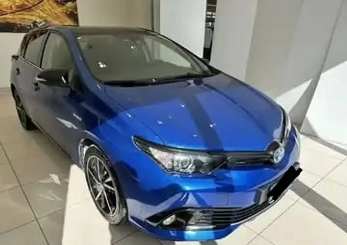 Usata Toyota Auris Hybrid Edition 140 CV (102 kW) 2018 Blu/azzurro Berlina