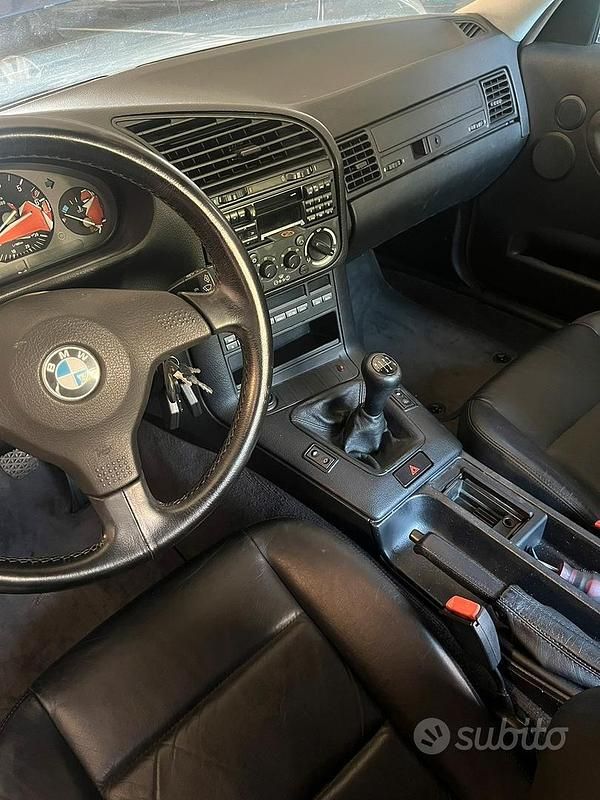 Usata BMW 325 192 CV (141 kW) 1993 Blu Coupé