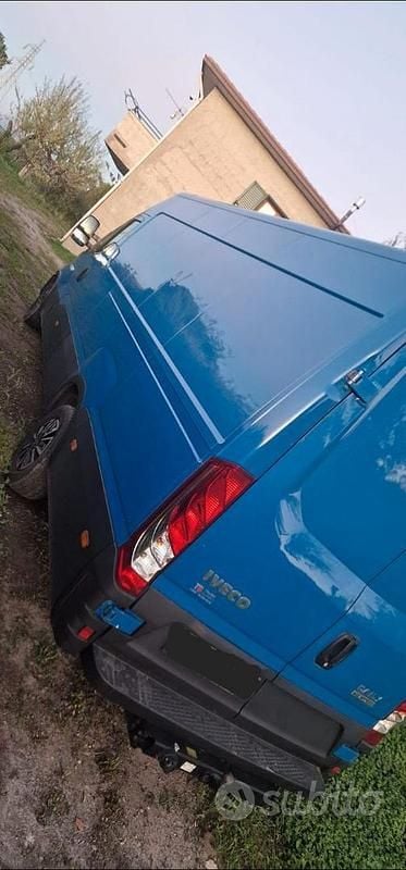 Usata Iveco Daily 180 CV (132 kW) 2021 Blu Berlina