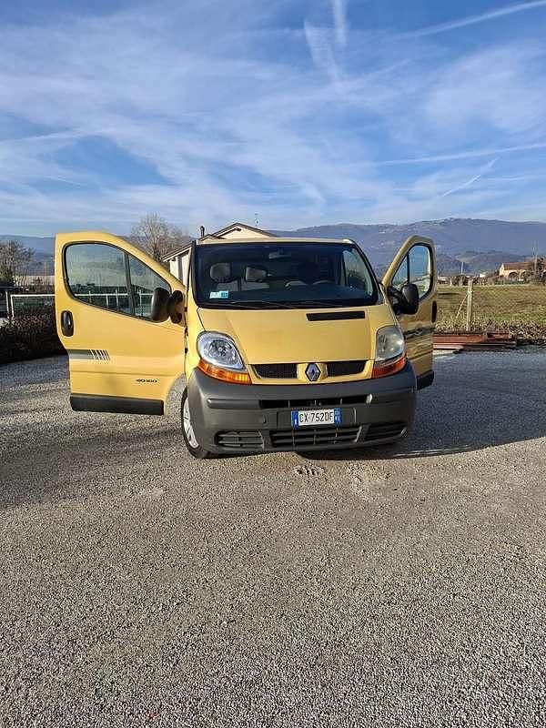 Usata Renault Trafic 101 CV (74 kW) 2004 Monovolume