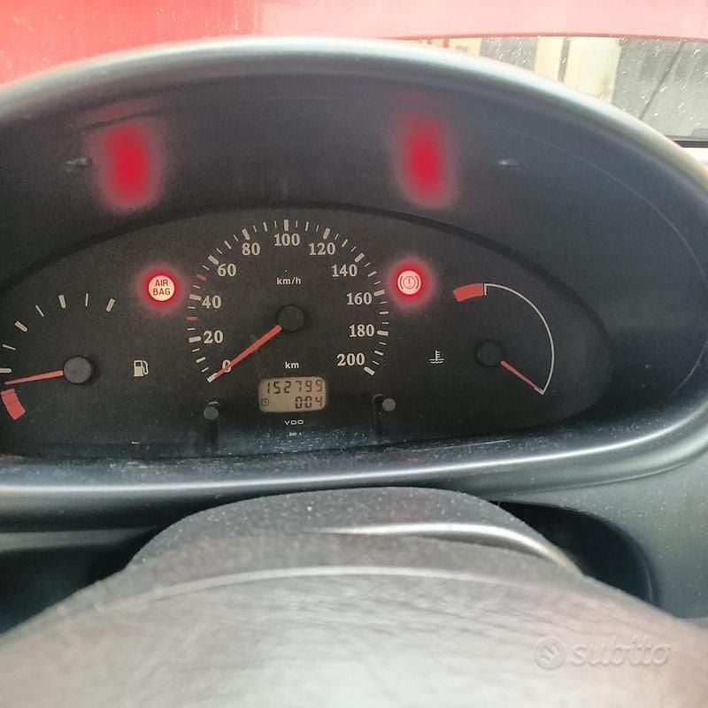 Usata Nissan Micra 54 CV (39 kW) 1997 Rosso Utilitaria