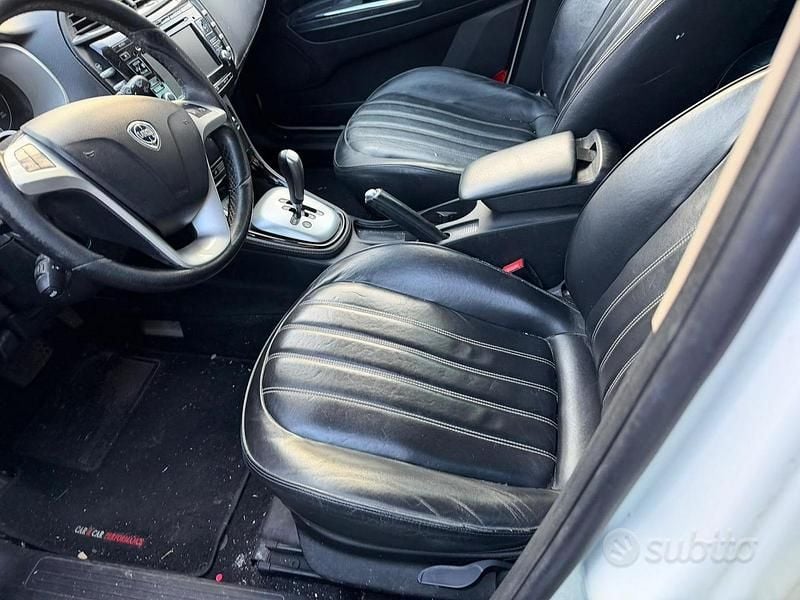 Usata Lancia Delta 120 CV (88 kW) 2011 Bianco Utilitaria