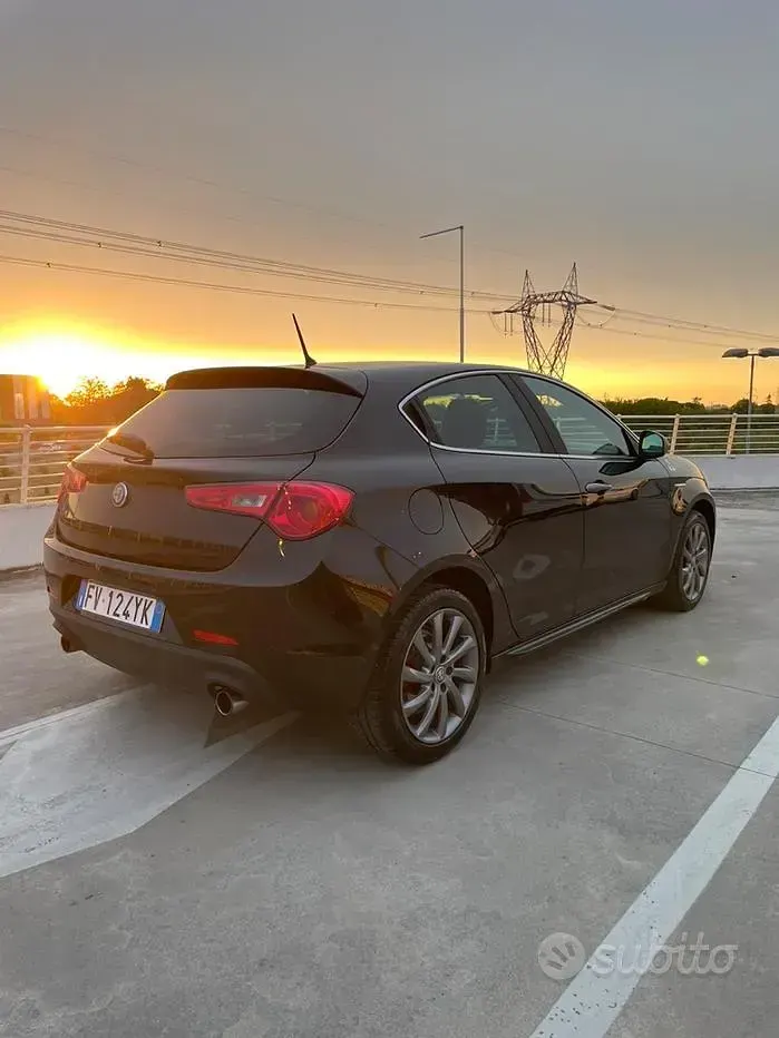 Usata Alfa Romeo Giulietta 140 CV (102 kW) 2012 Nero Utilitaria