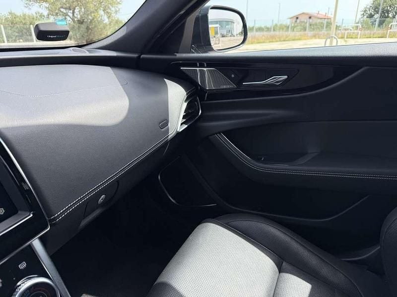 Usata Jaguar XE R-Dynamic 204 CV (150 kW) 2023 Grigio Berlina