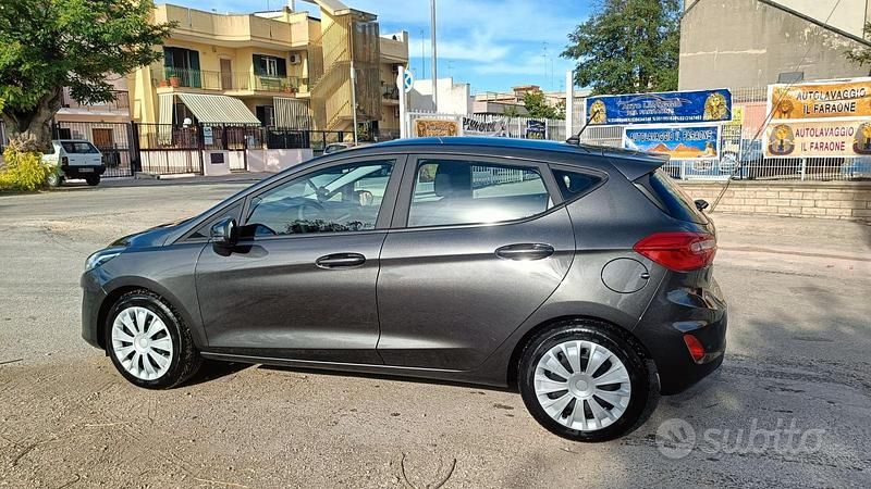 Usata Ford Fiesta 86 CV (63 kW) 2018 Grigio Utilitaria