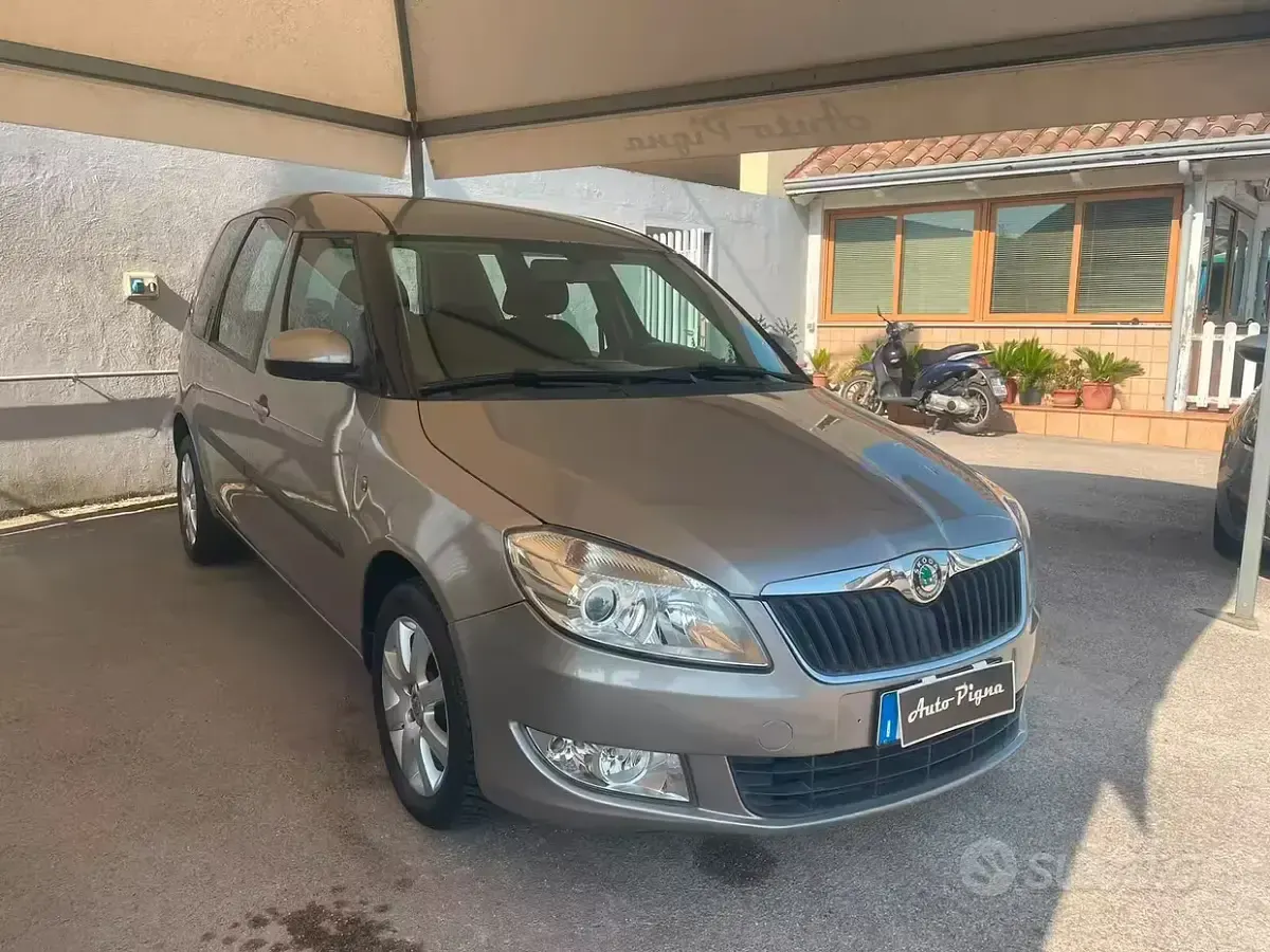Usata Skoda Roomster Style 86 CV (63 kW) 2012 Grigio Monovolume