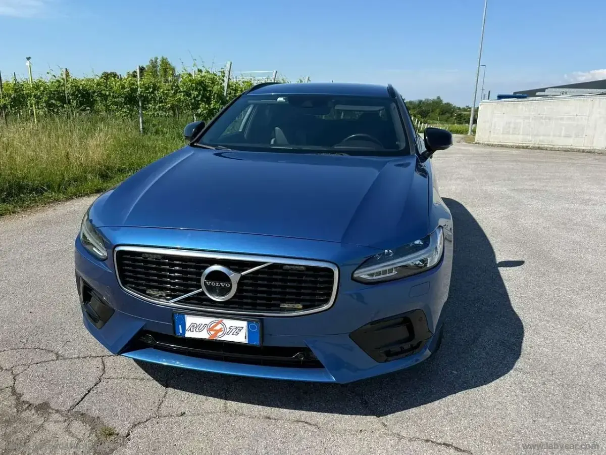 Usata Volvo V90 R-Design 235 CV (172 kW) 2020 Blu/azzurro Station wagon