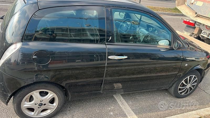 Usata Lancia Ypsilon 75 CV (55 kW) 2008 Nero Utilitaria