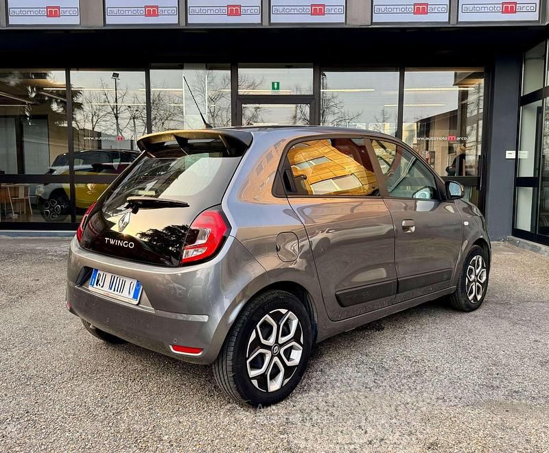 Usata Renault Twingo Zen 65 CV (47 kW) 2024 Grigio Utilitaria