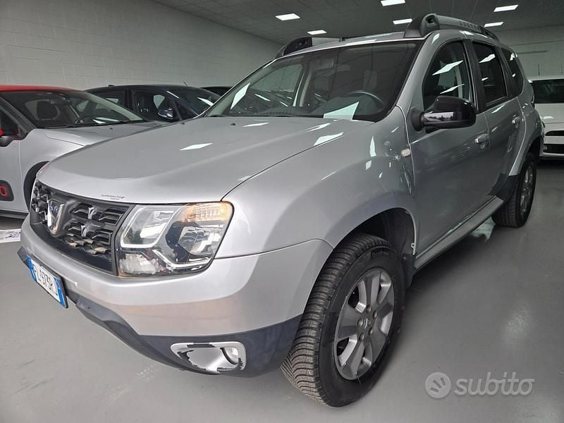 Grigio Usata 2014 Dacia Duster Lauréate SUV | 7900 € (Buon prezzo) - Immagine 1/4