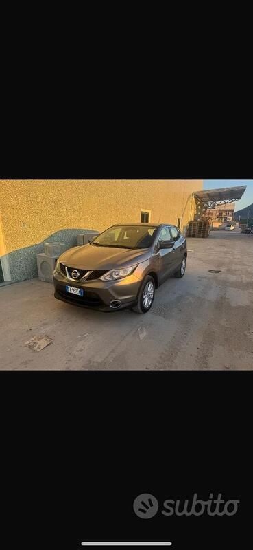 Grigio Usata 2017 Nissan Qashqai SUV | 10.000 € - Immagine 1/4