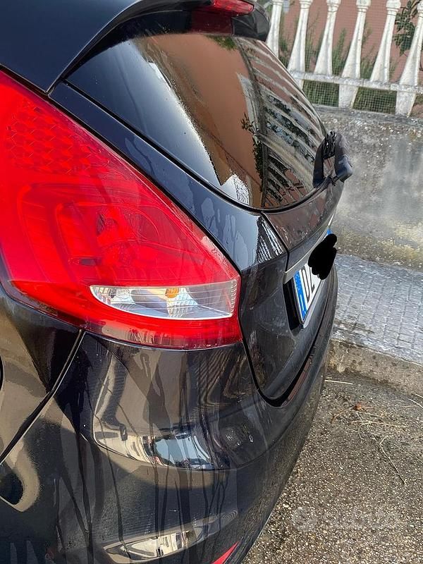 Usata Ford Fiesta 96 CV (70 kW) 2009 Nero Utilitaria