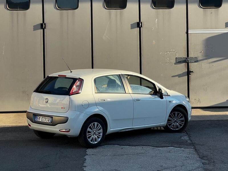 Usata Fiat Punto 95 CV (69 kW) 2011 Bianco Utilitaria