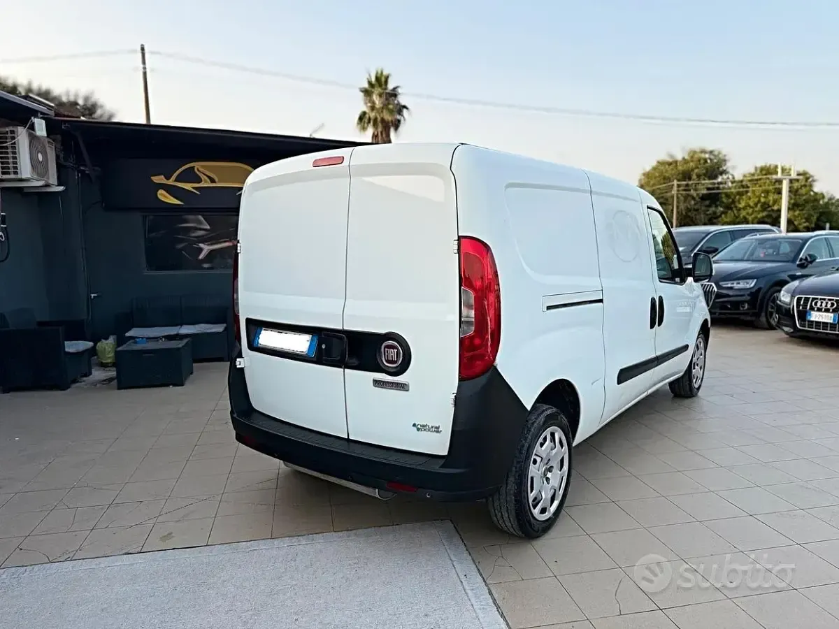 Usata Fiat Doblò 120 CV (88 kW) 2016 Bianco Monovolume