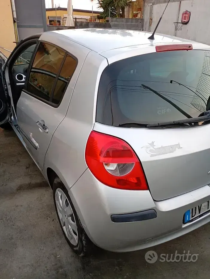 Usata Renault Clio II 85 CV (62 kW) 2009 Berlina