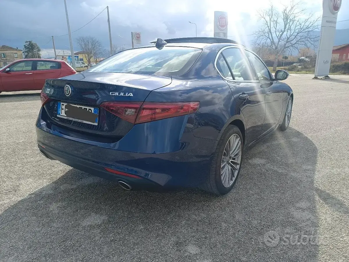 Usata Alfa Romeo Giulia 180 CV (132 kW) 2017 Blu Berlina