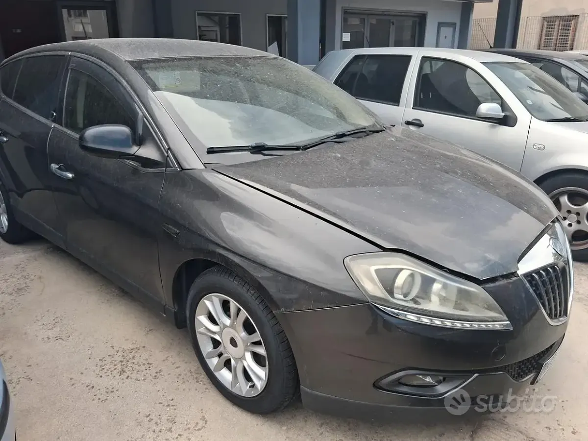 Usata Lancia Delta 165 CV (121 kW) 2009 Grigio Utilitaria