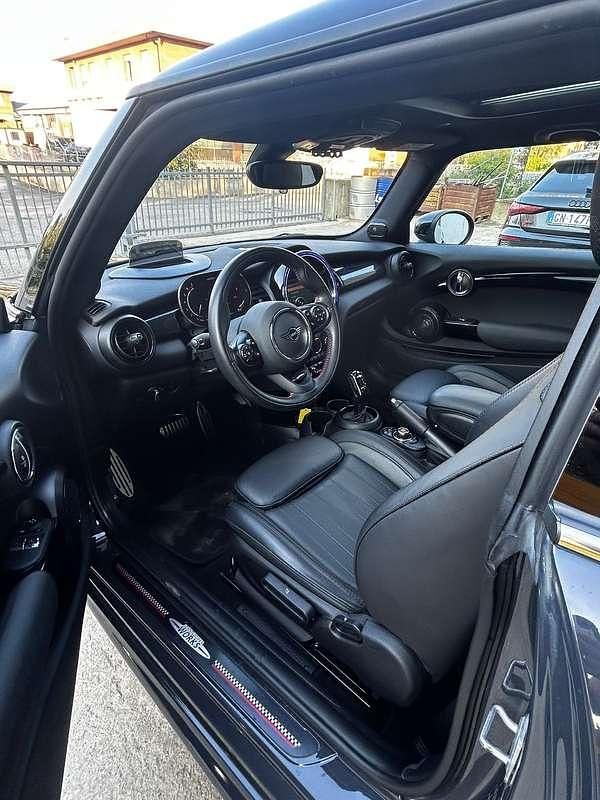 Begagnad Mini John Cooper Works 231 HK (169 kW) 2020 Halvkombi