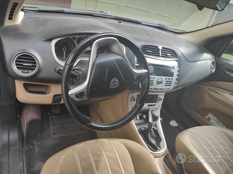 Usata Lancia Delta 120 CV (88 kW) 2011 Nero Utilitaria