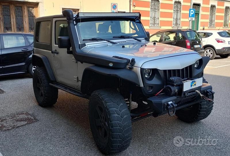 Argento Usata 2010 Jeep Wrangler Rubicon SUV | 29.990 € (Cara) - Immagine 1/4