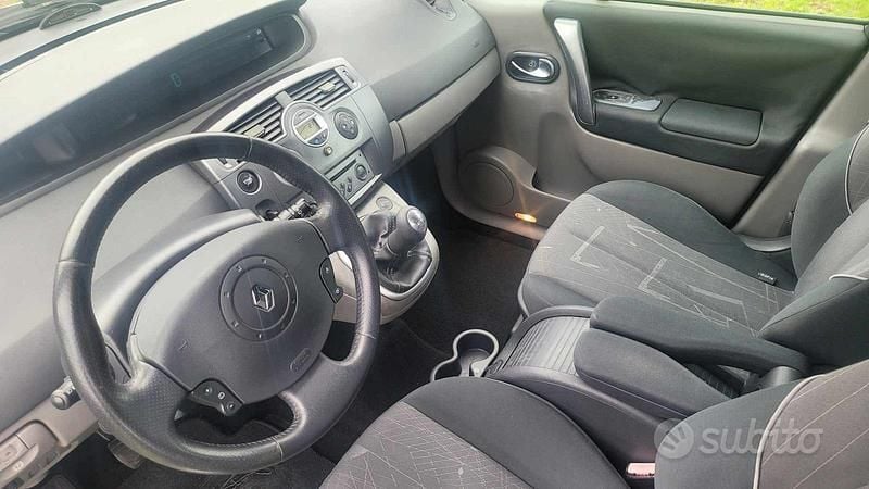 Usata 2005 Renault Scénic II Monovolume | 1900 € (Cara) - Immagine 1/4