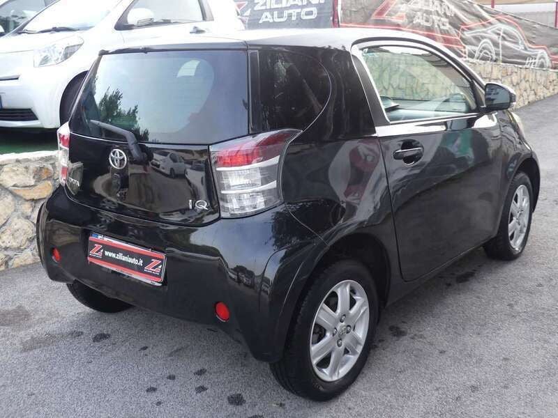 Usata Toyota iQ Sol 68 CV (50 kW) 2009 Nero Utilitaria