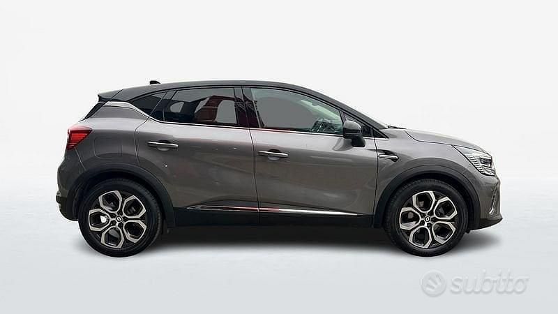 Usata Renault Captur Techno 145 CV (106 kW) 2022 Grigio scuro SUV