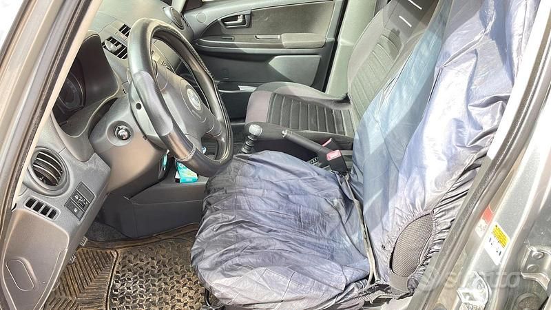 Usata Fiat Sedici 135 CV (99 kW) 2012 Grigio SUV
