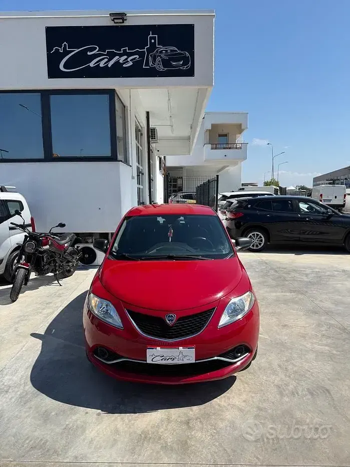 Usata Lancia Ypsilon 69 CV (50 kW) 2017 Rosso Utilitaria