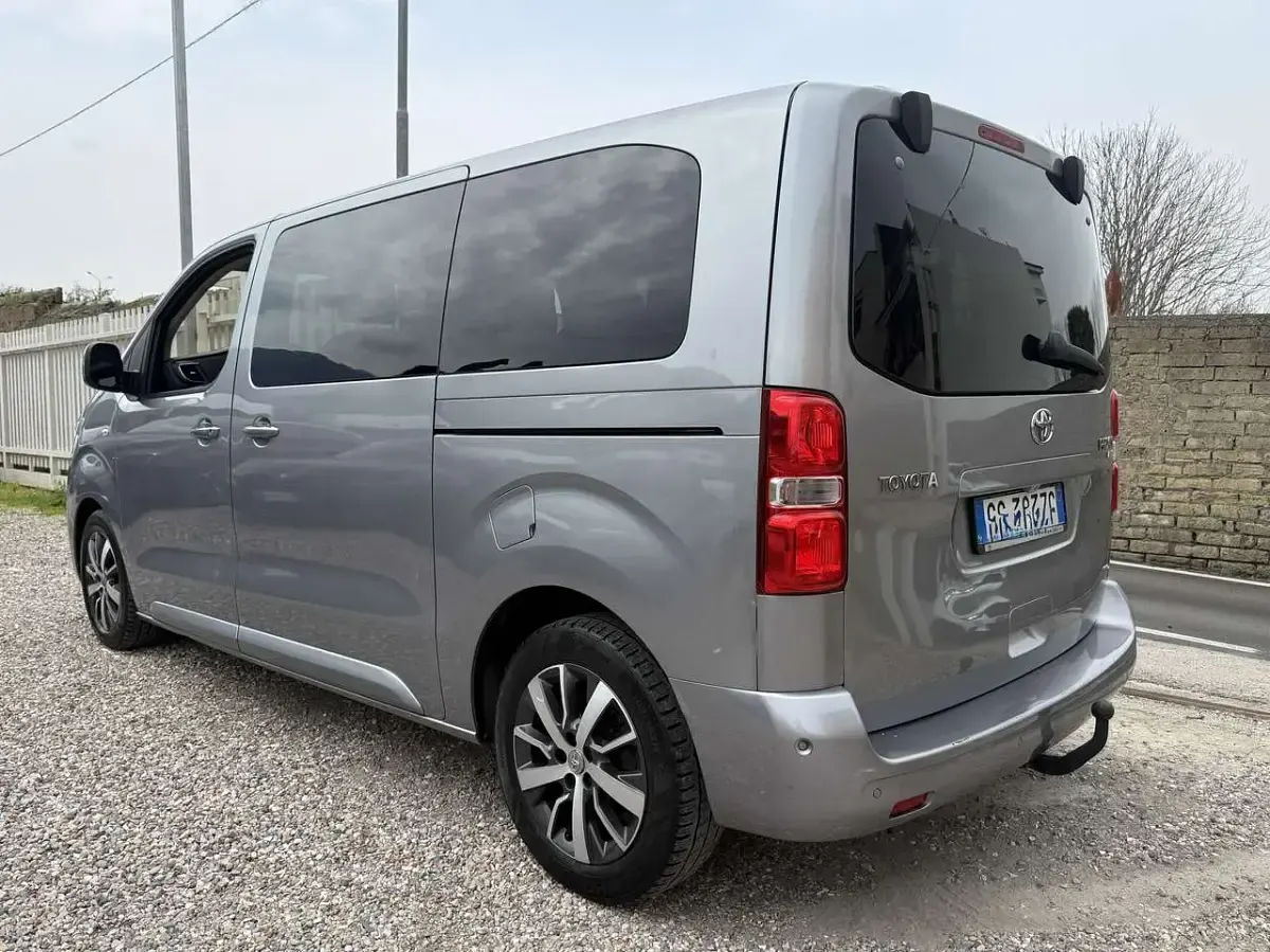 Usata Toyota Proace Verso 177 CV (130 kW) 2022 Grigio Station wagon