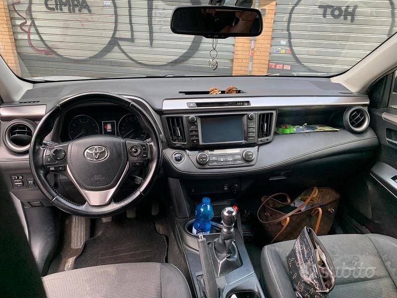 Usata Toyota RAV4 Business Edition 143 CV (105 kW) 2016 Argento SUV