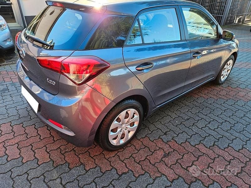 Usata Hyundai i20 Classic 75 CV (55 kW) 2015 Grigio Berlina