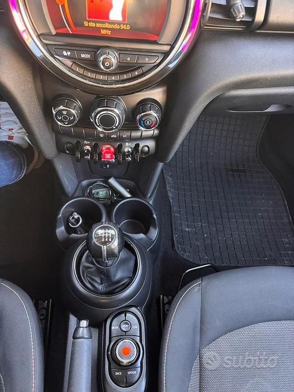 Usata Mini ONE 75 CV (55 kW) 2018 Grigio Utilitaria