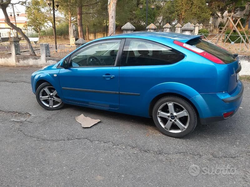 Usata Ford Focus 110 CV (80 kW) 2005 Blu Monovolume
