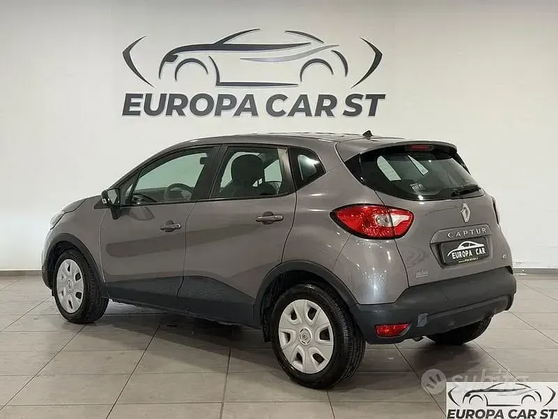 Usata Renault Captur 90 CV (66 kW) 2015 Grigio SUV