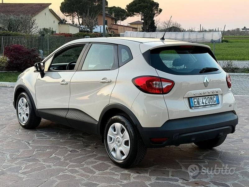 Usata Renault Captur 90 CV (66 kW) 2014 Beige SUV